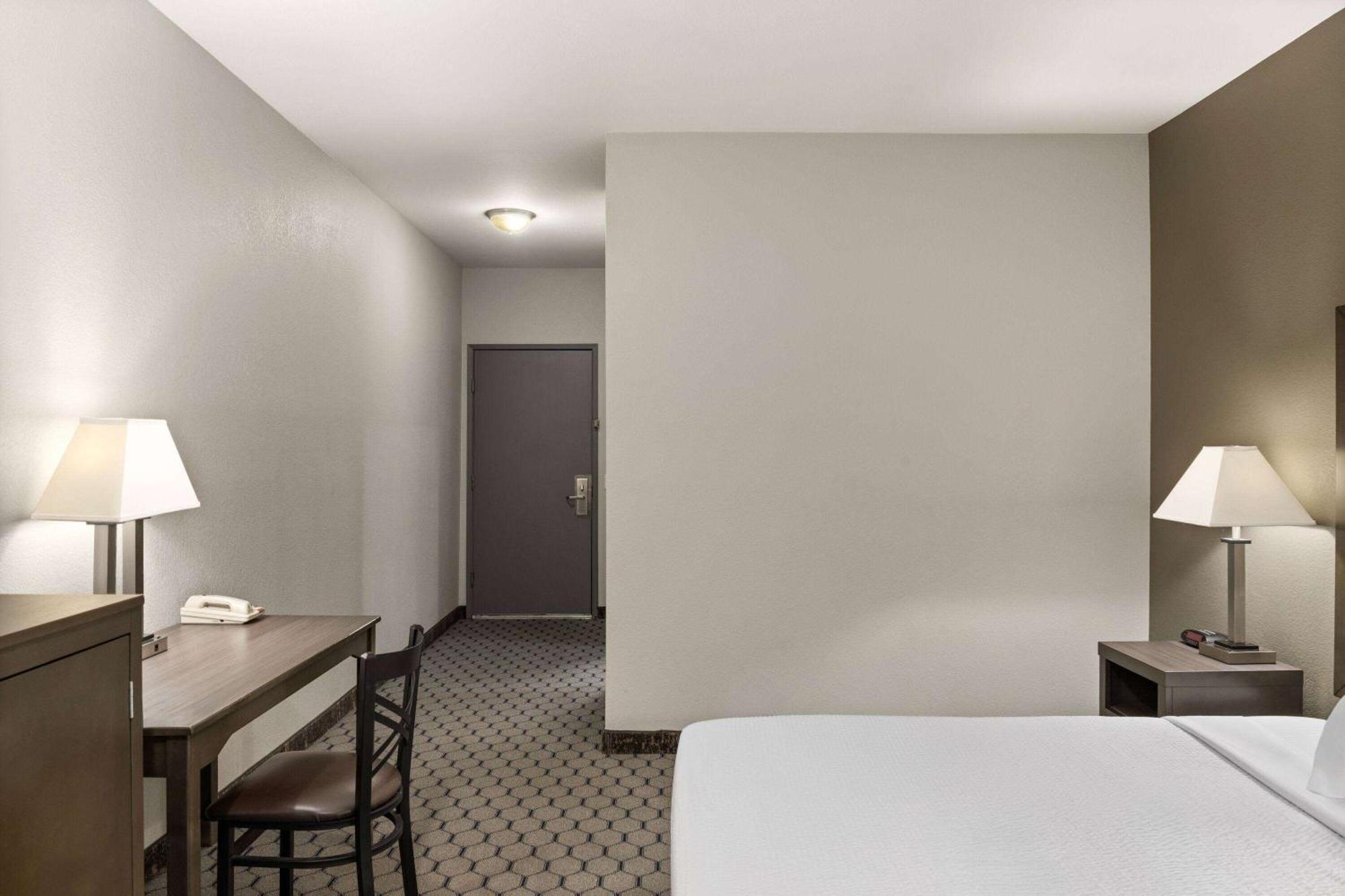 Baymont By Wyndham Moses Lake Extérieur photo