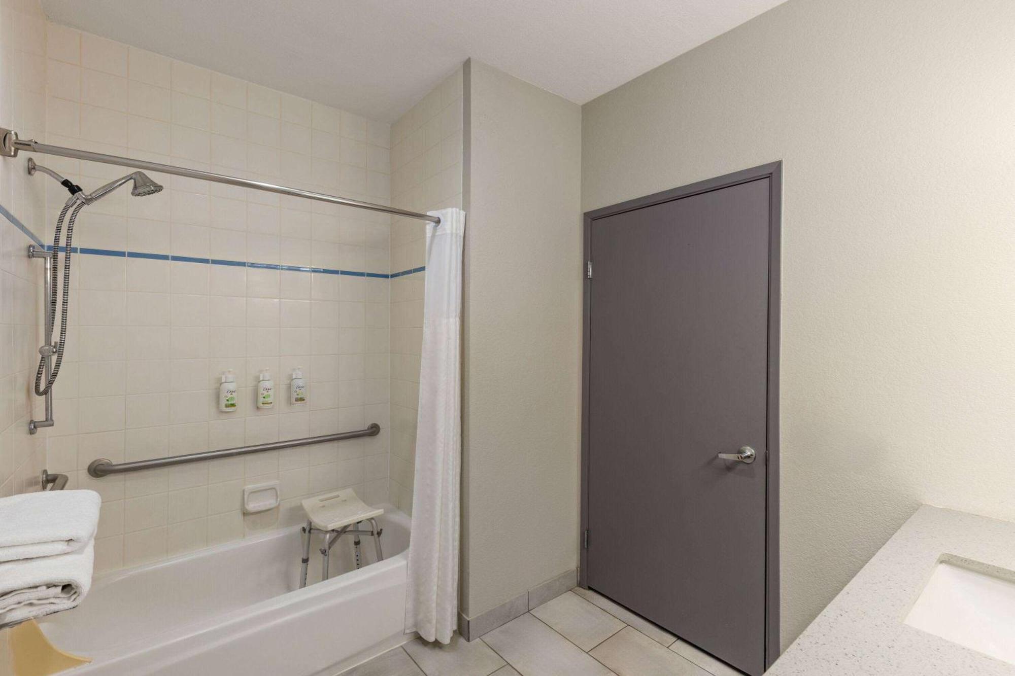 Baymont By Wyndham Moses Lake Extérieur photo
